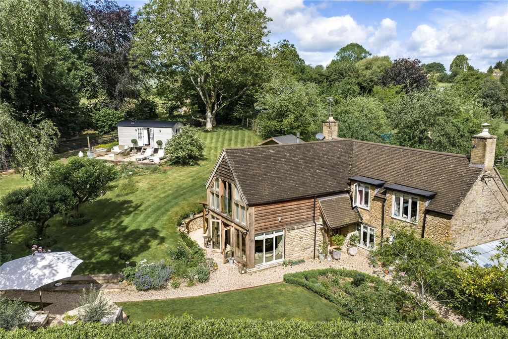 Property photo 1 of 32 Picture No. 10
