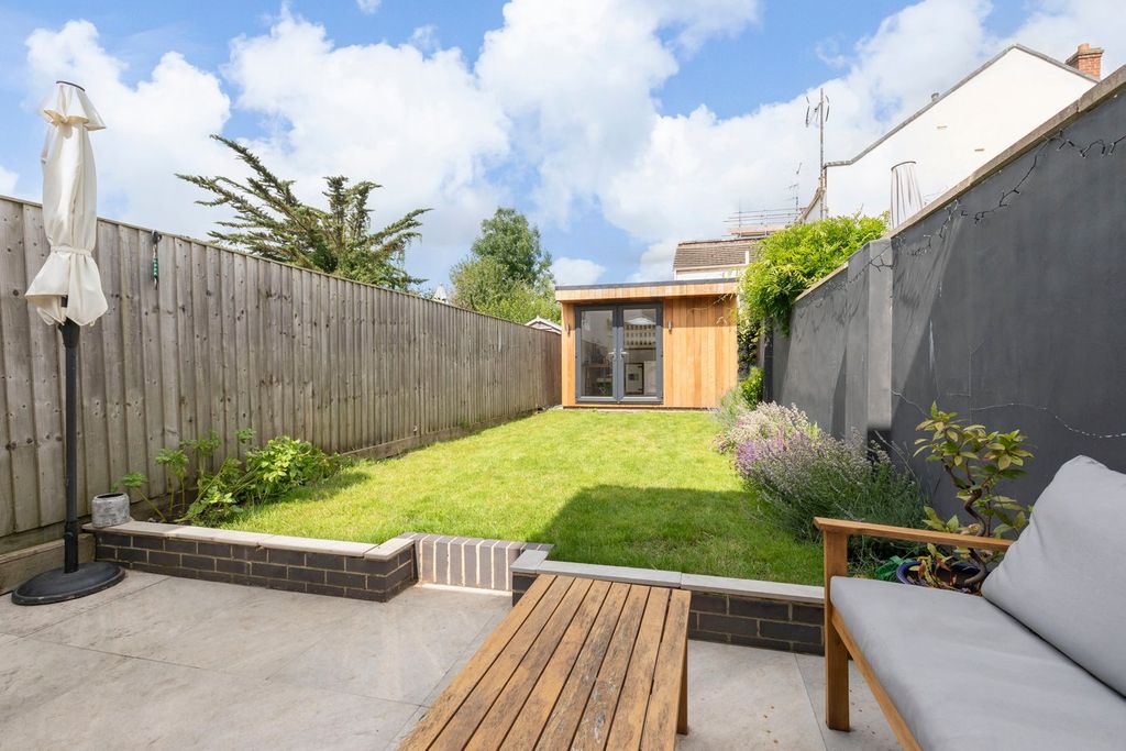 Property photo 2 of 17