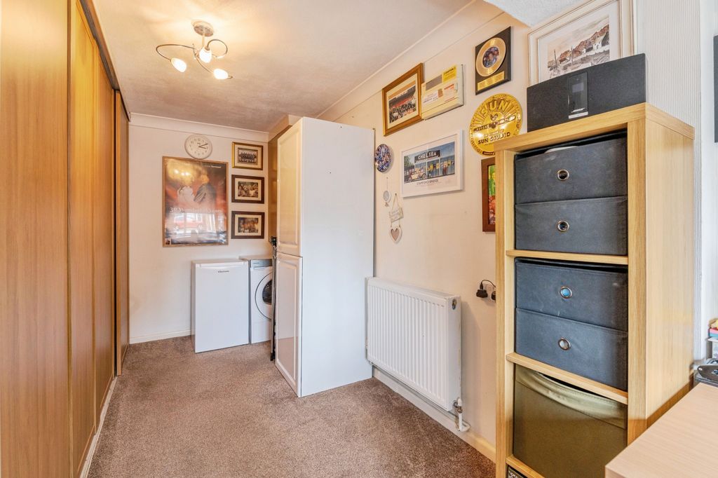 Property photo 3 of 18 Office / Bed' Five