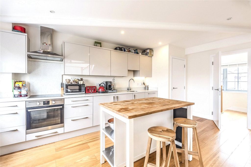 Property photo 2 of 7 Kitchen