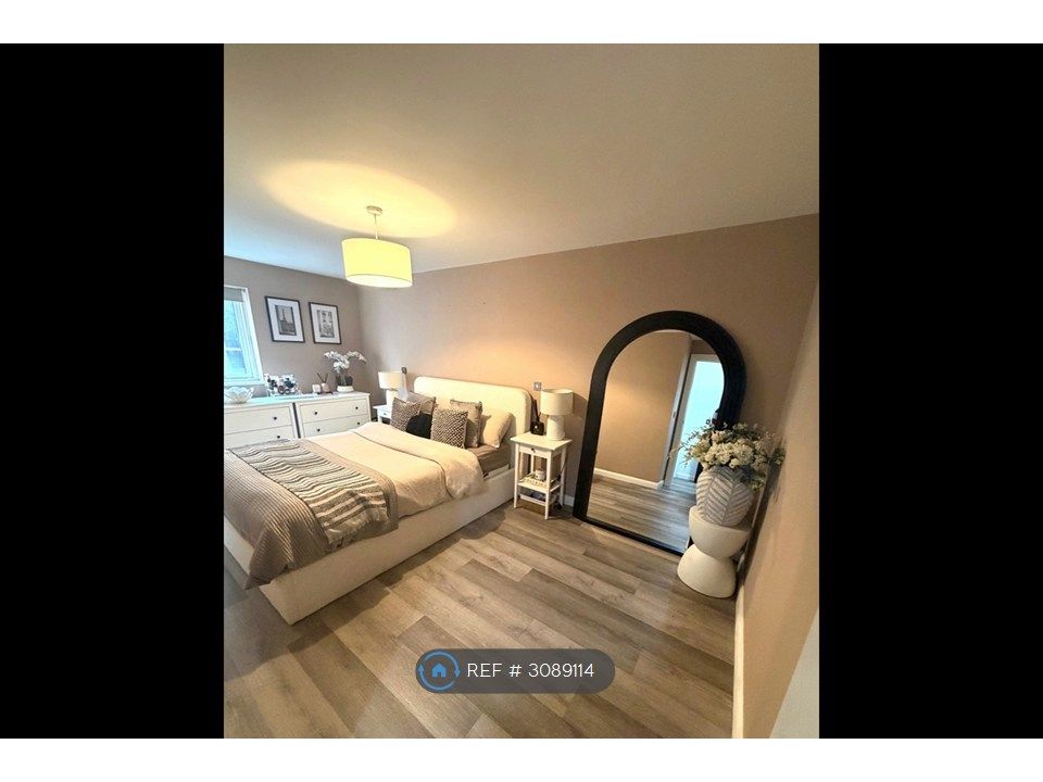 Property photo 1 of 12 Master Bedroom
