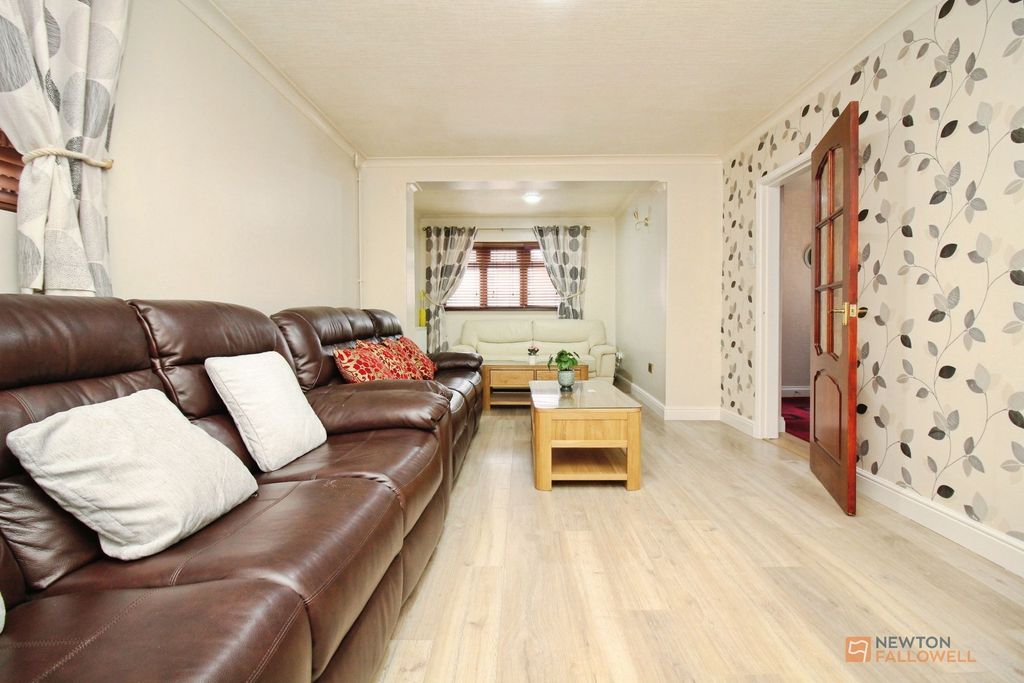 Property photo 2 of 27