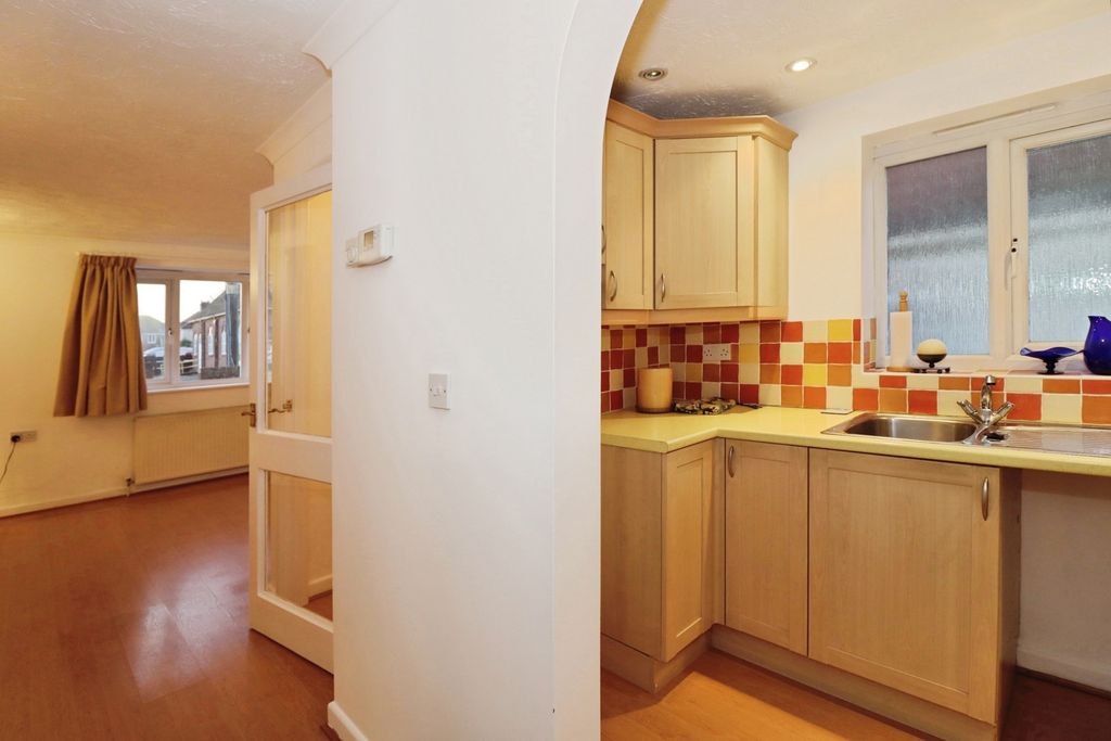 Property photo 3 of 14 Kitchen