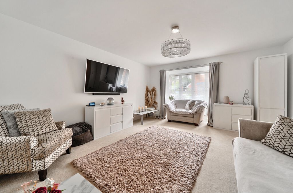 Property photo 2 of 11 1329462-17-687E12...