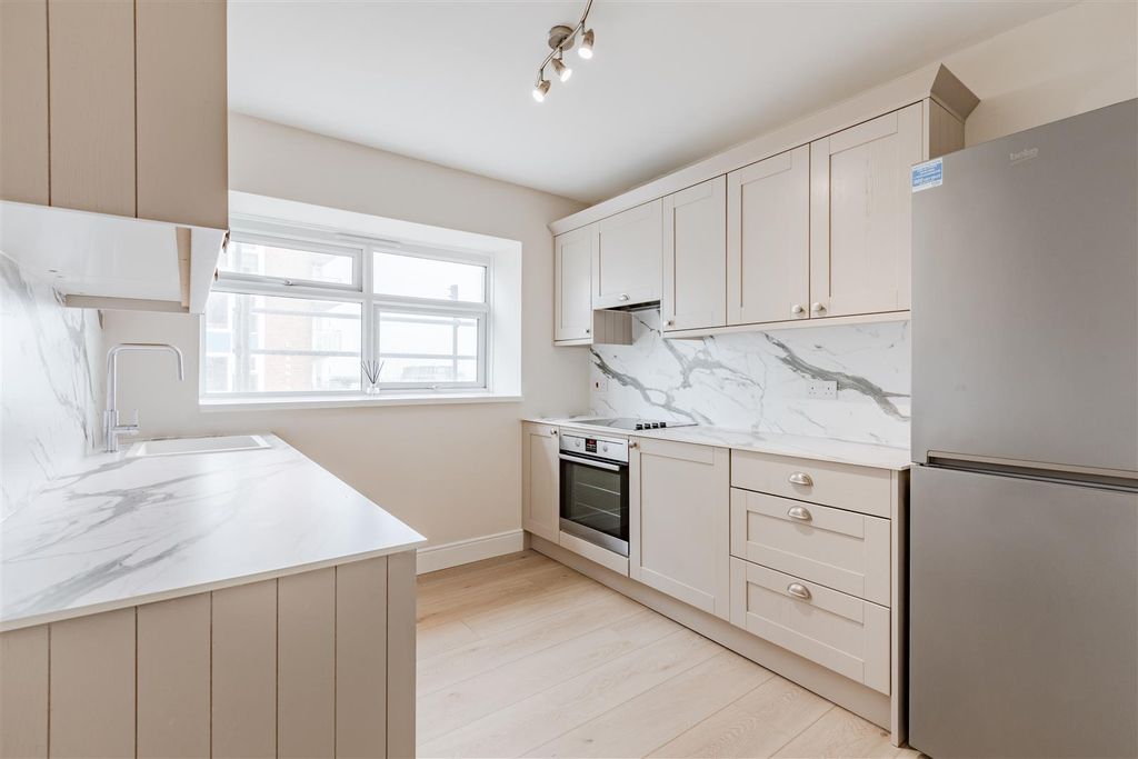 Property photo 3 of 14 Kitchen