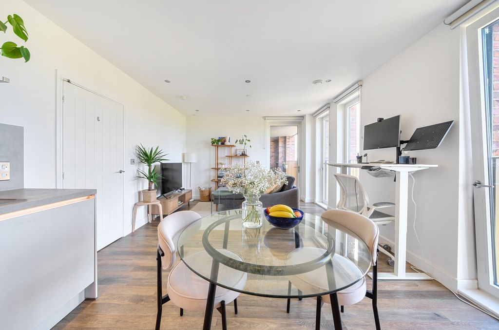 Property photo 3 of 24 1482225-12-6A4236...
