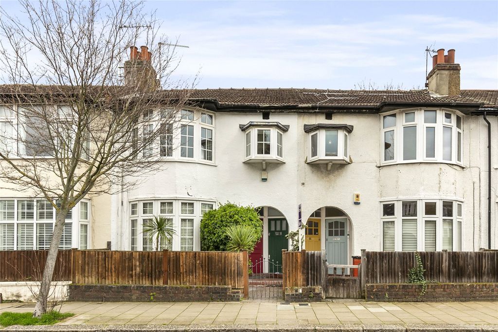 Property photo 3 of 10 External