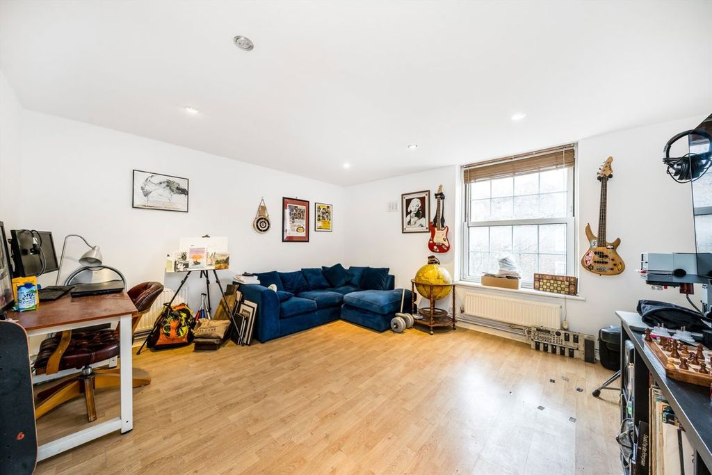 Property photo 2 of 6