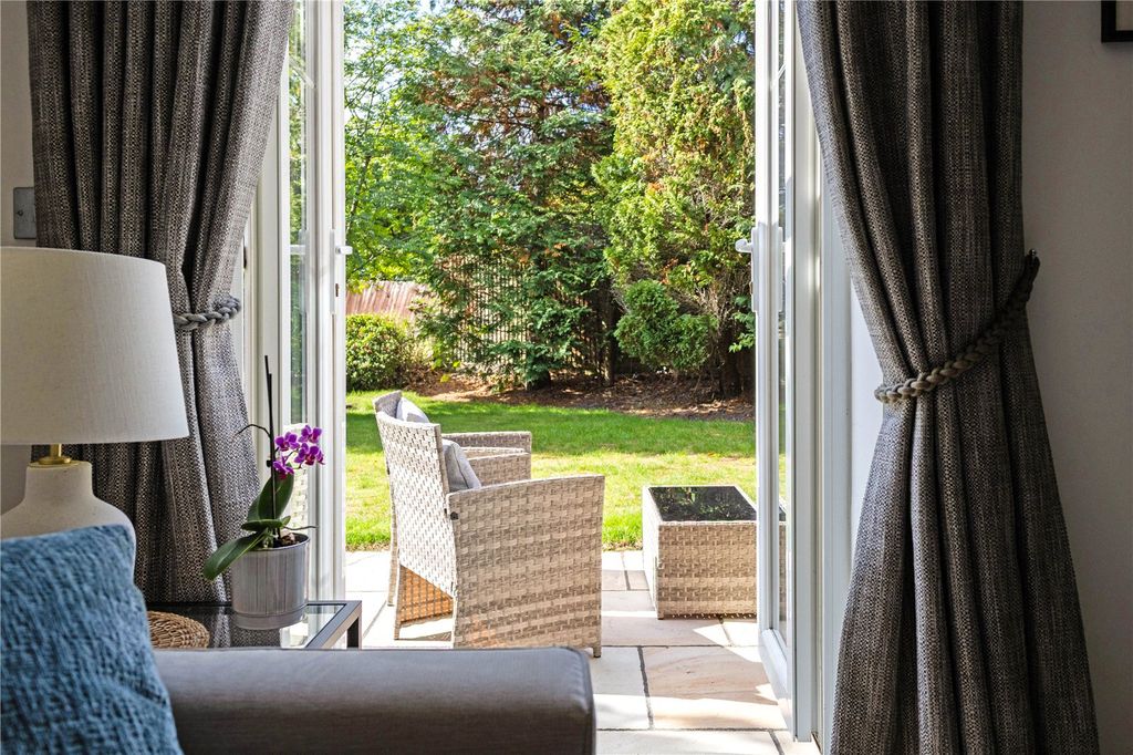 Property photo 1 of 11 Sitting Room View