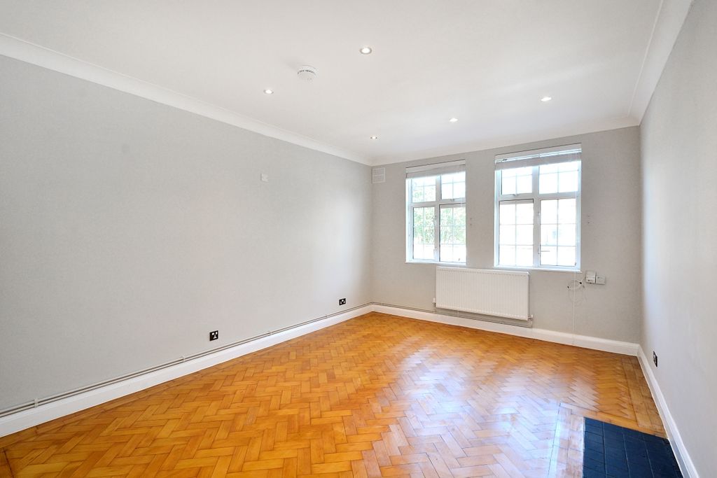 Property photo 3 of 10 3, Tuffnel Park M...