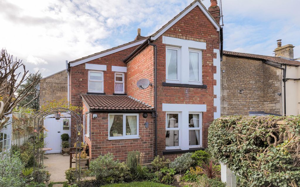 Property photo 1 of 16 Front (Exterior)