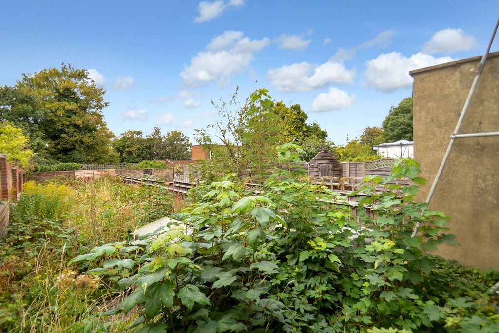 Property photo 3 of 11