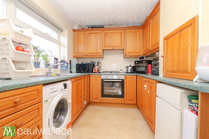 Property photo 3 of 11 Kitchen