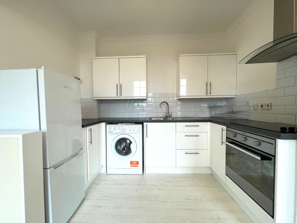 Property photo 3 of 6 Kitchen