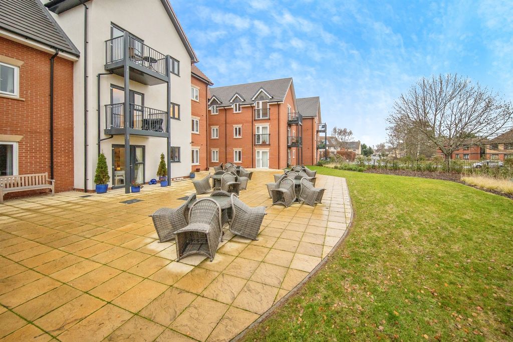 Property photo 1 of 12