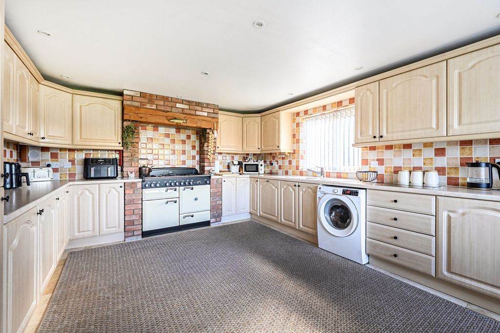 Property photo 3 of 21 1526207 (9)