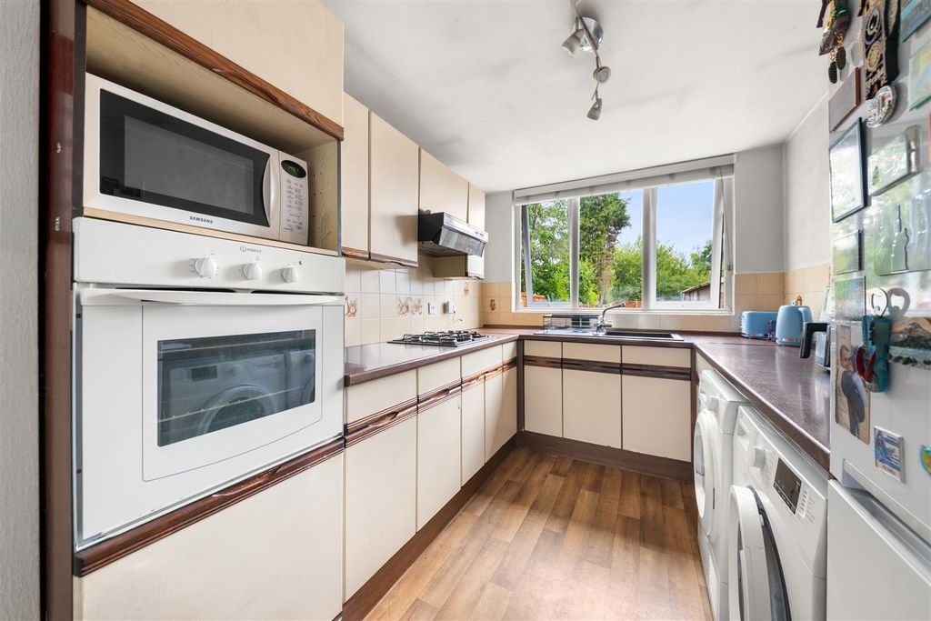 Property photo 3 of 16 4