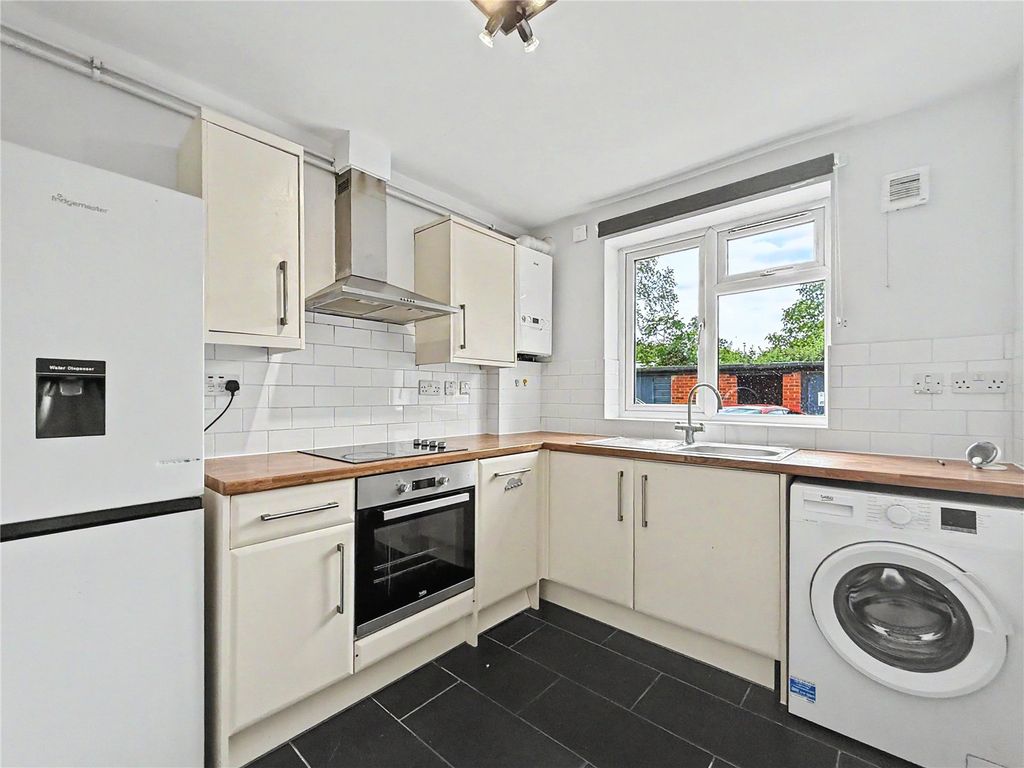 Property photo 3 of 8 Picture No. 13
