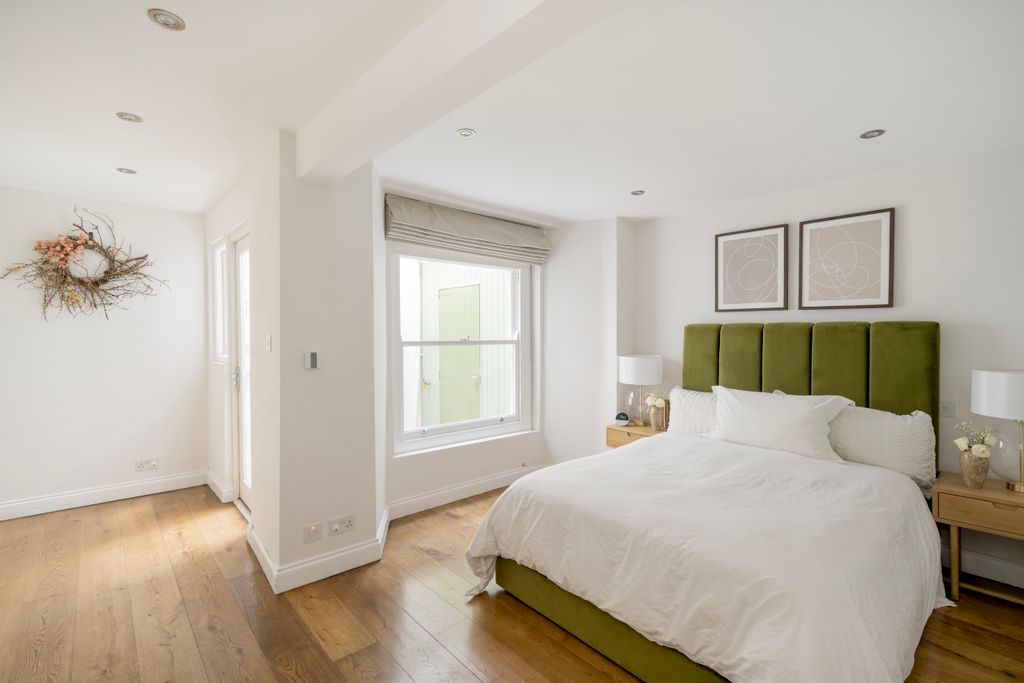 Property photo 3 of 27 Private Realtor-11A Westbourne Grove Terrace-18_Lo