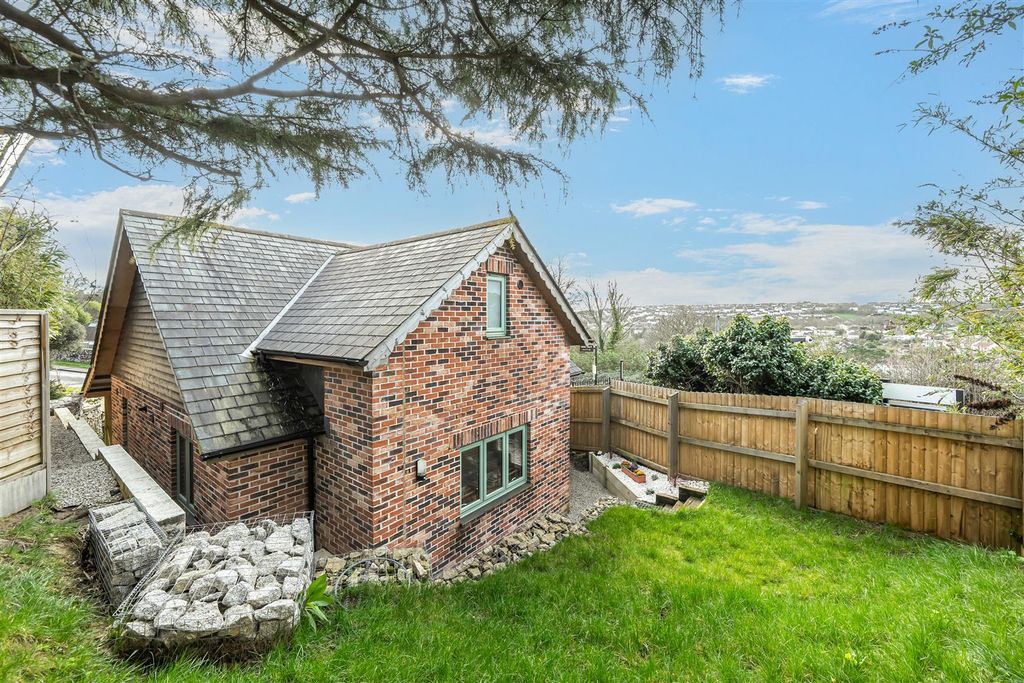 Property photo 2 of 18