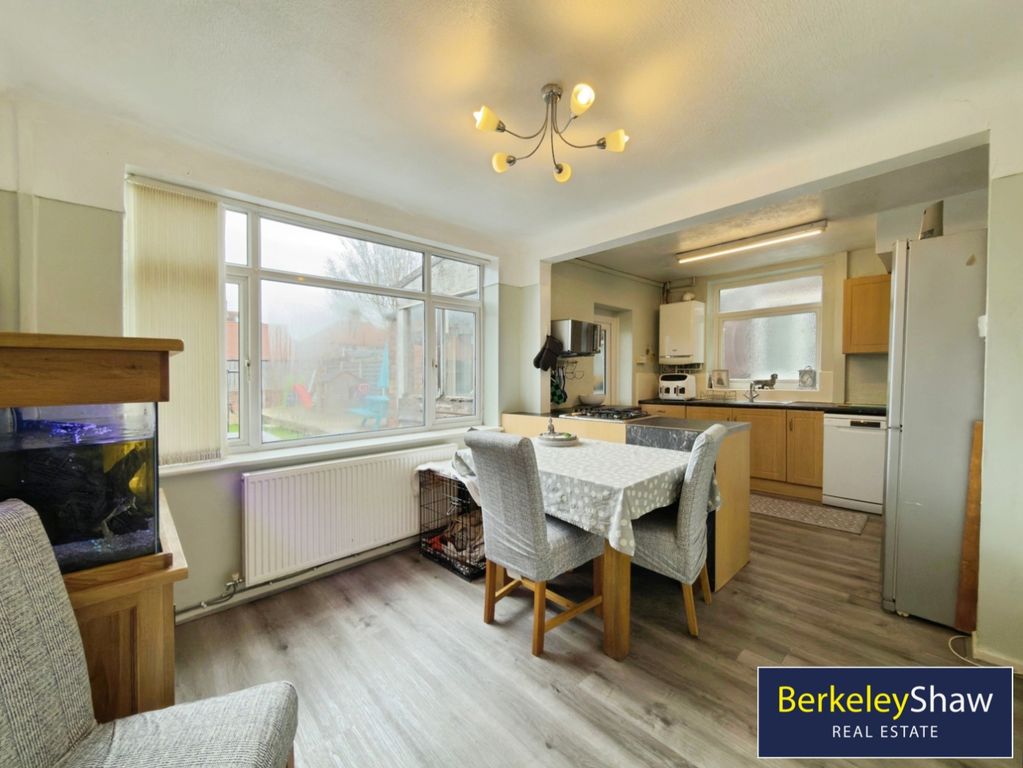 Property photo 3 of 15 Kitchen Dining Room