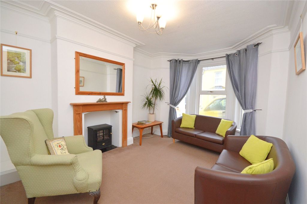 Property photo 2 of 12 Living Room
