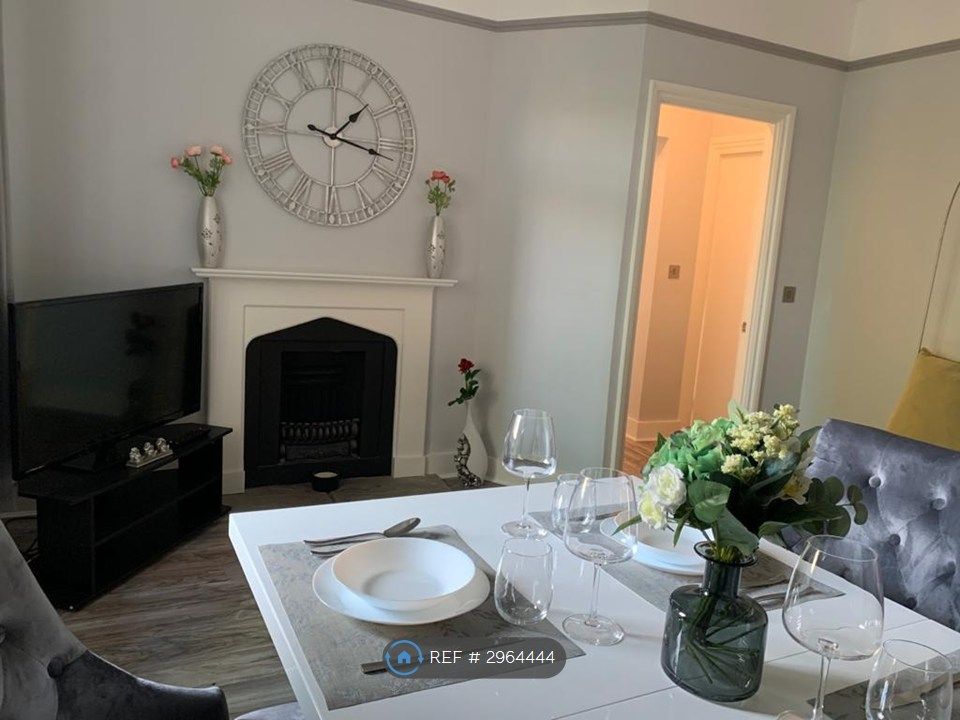 Property photo 1 of 18 Sitting Room