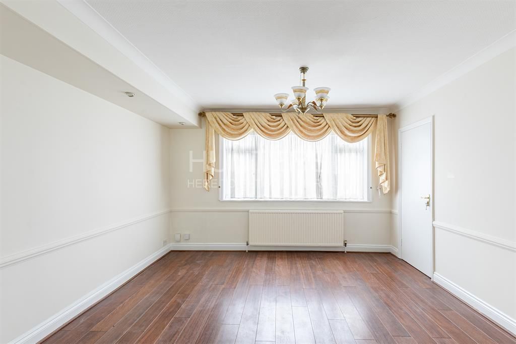 Property photo 3 of 16 Reception