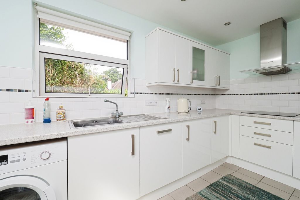 Property photo 3 of 17 Kitchen