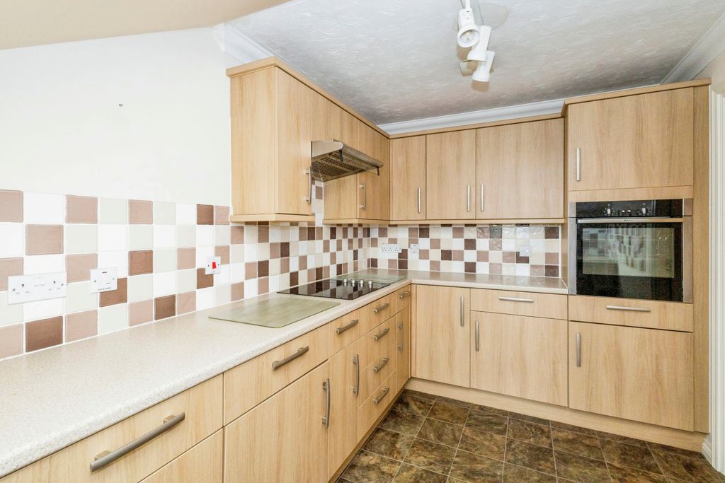 Property photo 3 of 15 Kitchen