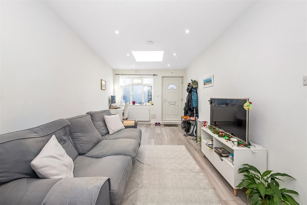 Property photo 2 of 11 Img_5981-2.Jpg