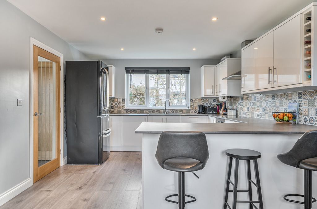 Property photo 1 of 27 1377305-18-6911E4...