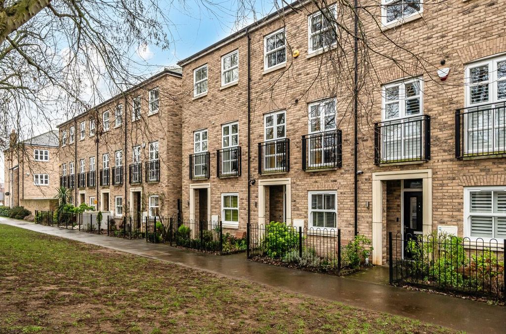 Property photo 1 of 25 1400268-8-696E0Af68Bc15.Jpg