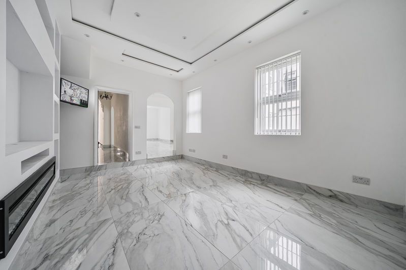 Property photo 2 of 21 Family Room