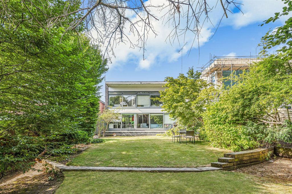 Property photo 2 of 7 S1Zescn5Vestiteg9Ph6Cw.Jpg