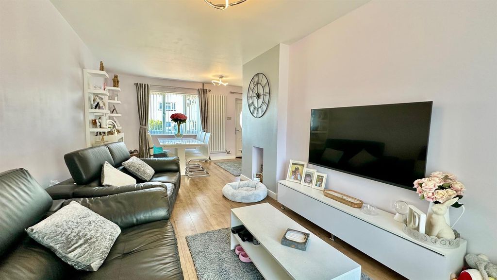 Property photo 2 of 31