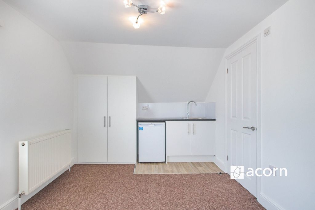 Property photo 3 of 10 Studio