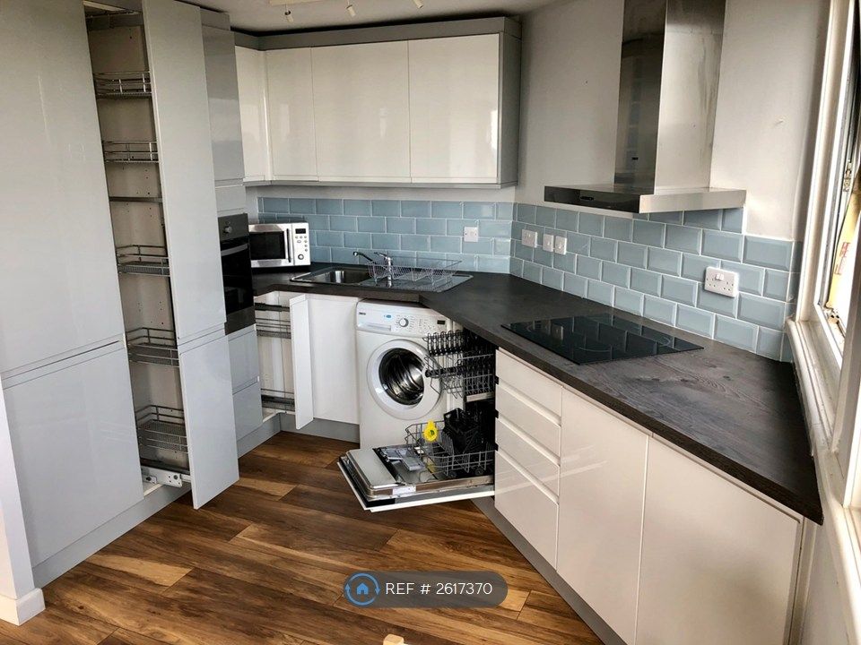 Property photo 3 of 7 Kitchen