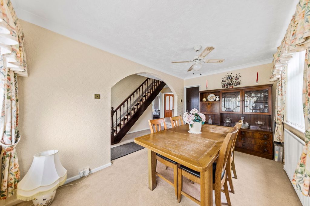 Property photo 3 of 25