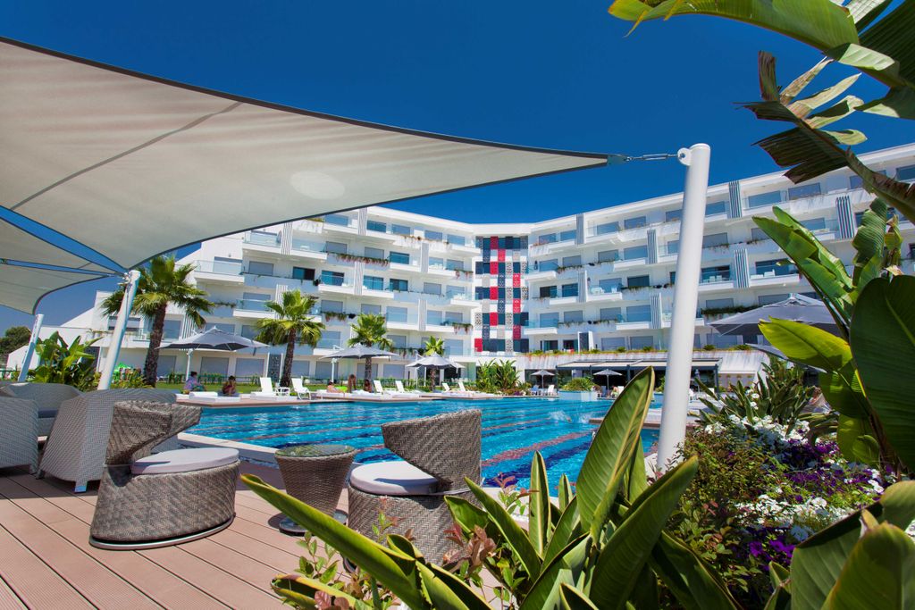 Property photo 1 of 19 A Ready-To-Move Property For Sale In Manavgat, Antalya - Luxury Apartment With Shared Pools