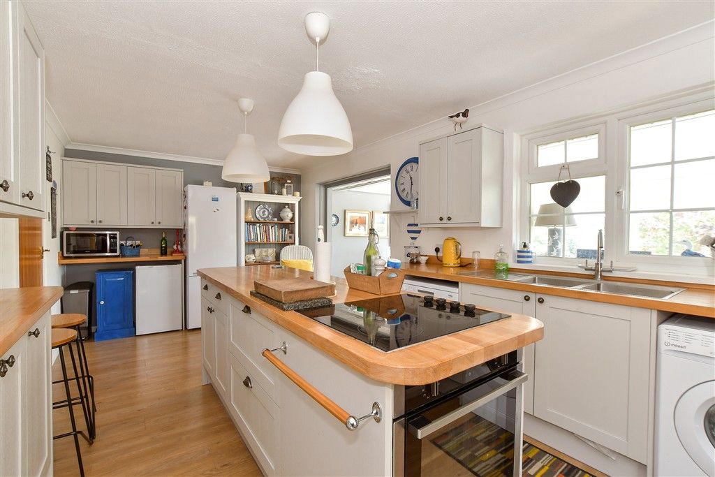 Property photo 2 of 14 Kitchen/Breakfast Room