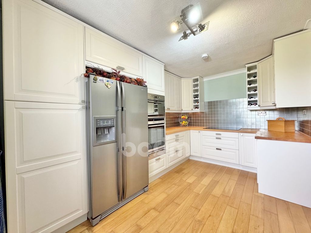 Property photo 3 of 34 Highfield, Dalry Kitchen