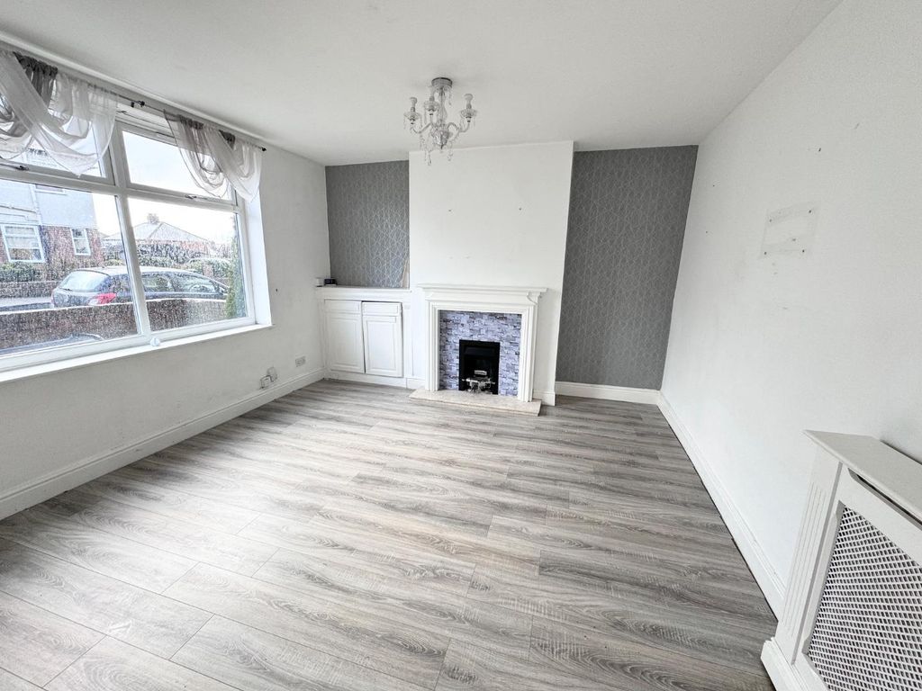 Property photo 2 of 10 Lounge