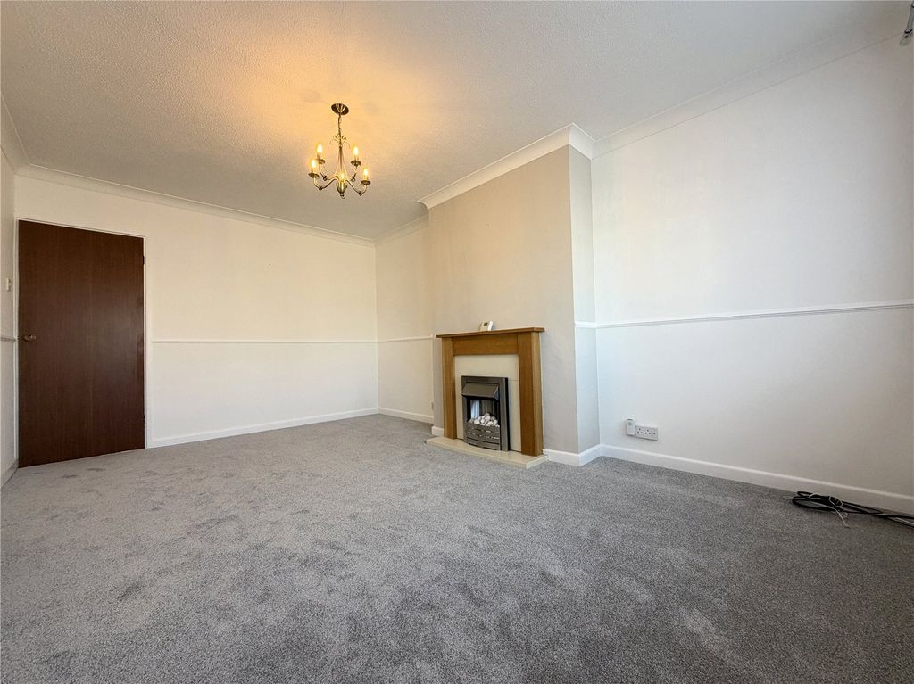 Property photo 3 of 10 Lounge