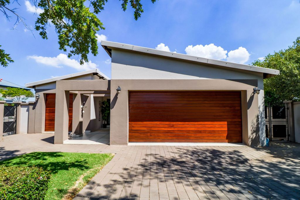 Property photo 2 of 38 Cn1729775