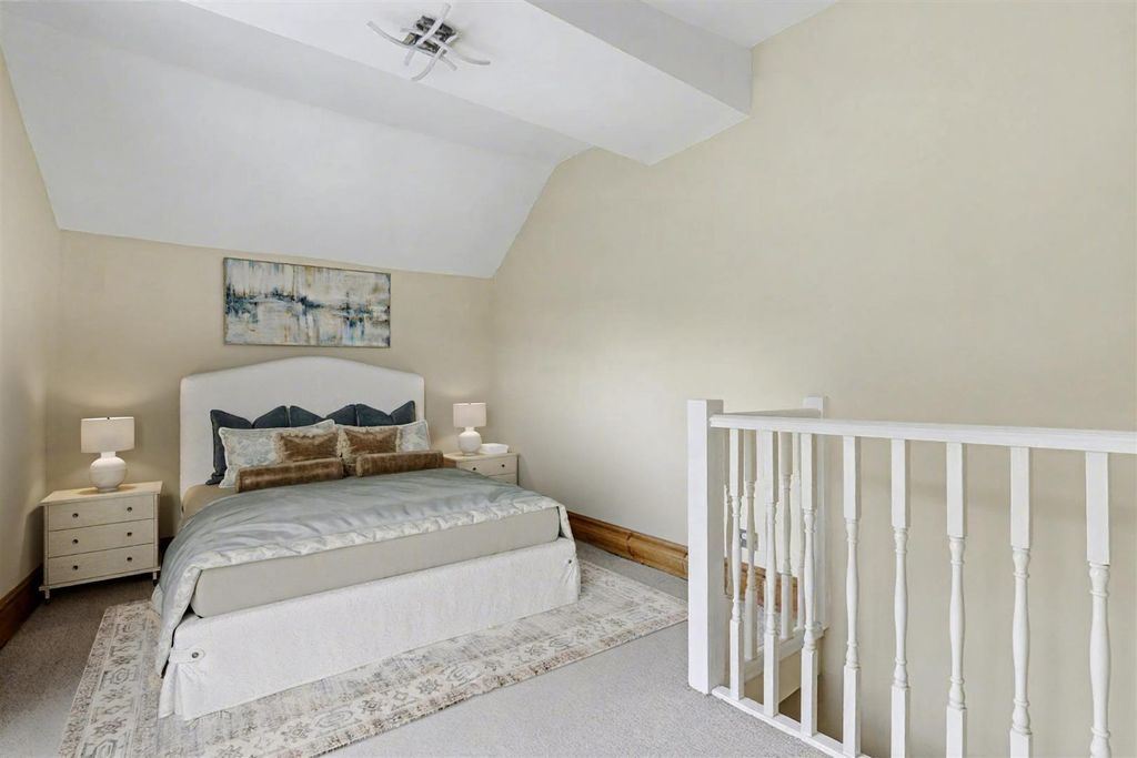 Property photo 3 of 14 Bedroom.Jpg