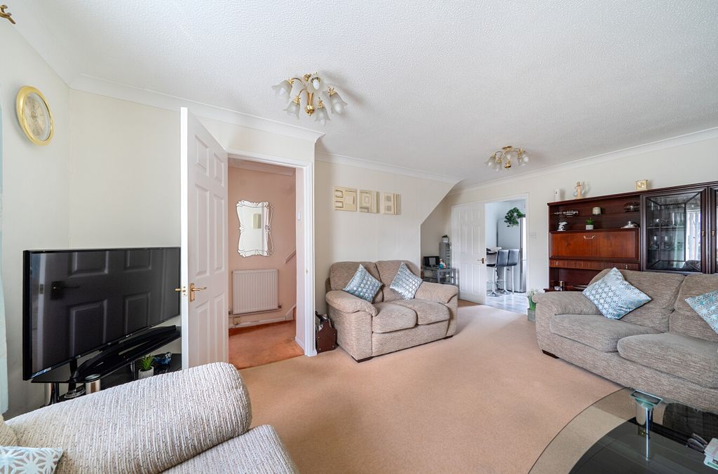 Property photo 2 of 11 153717712