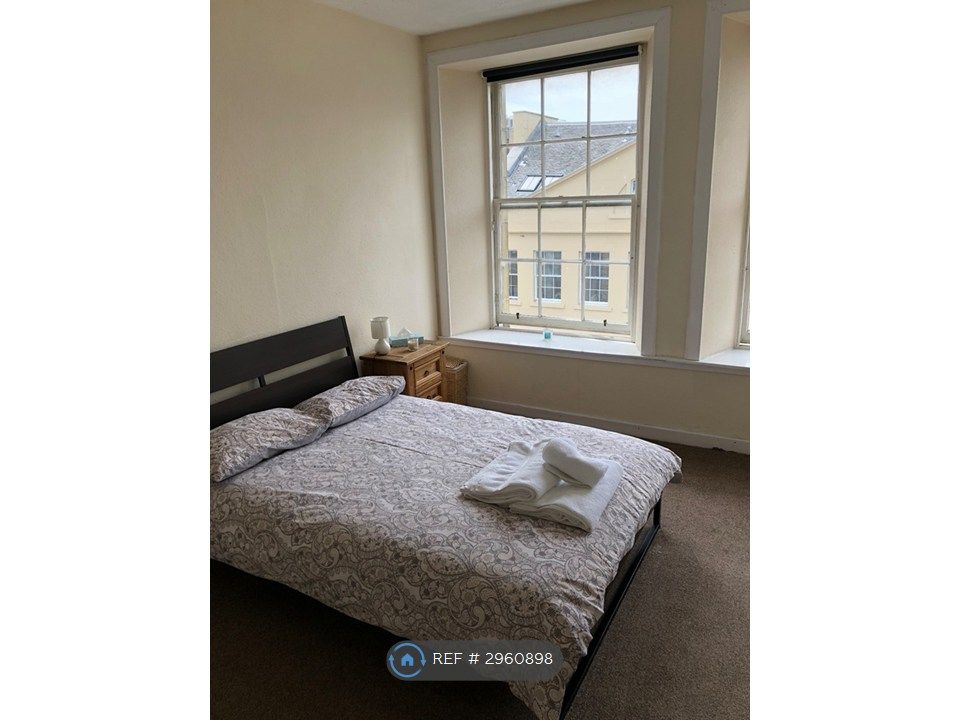 Property photo 2 of 10 Main Bedroom