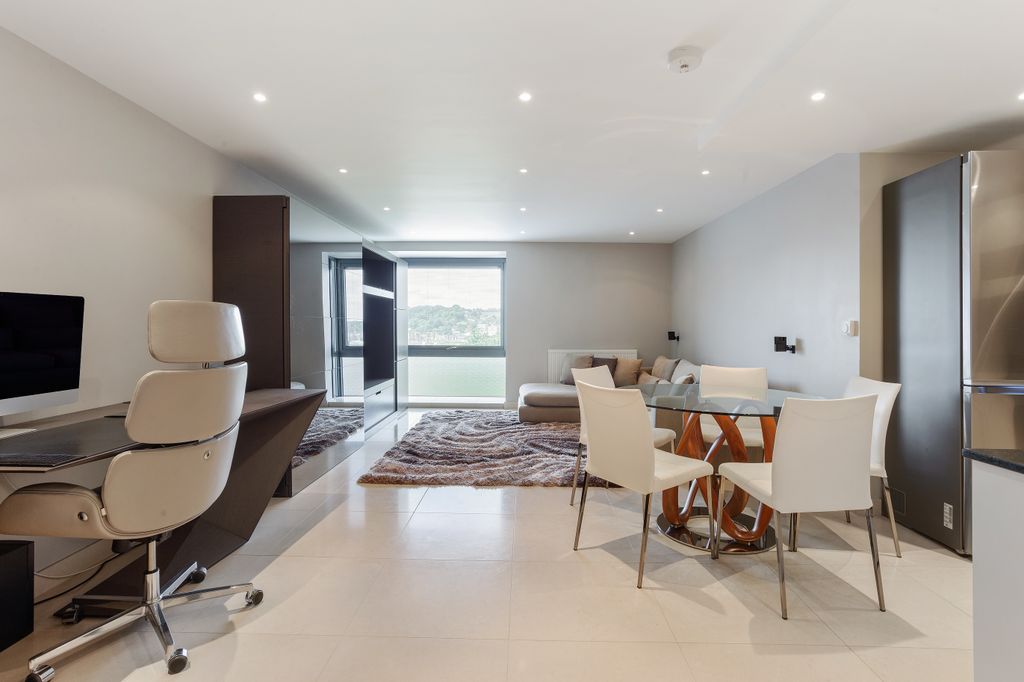 Additional image 5 of 2 bed flat for saleAlexandra Terrace, Guildford GU1
