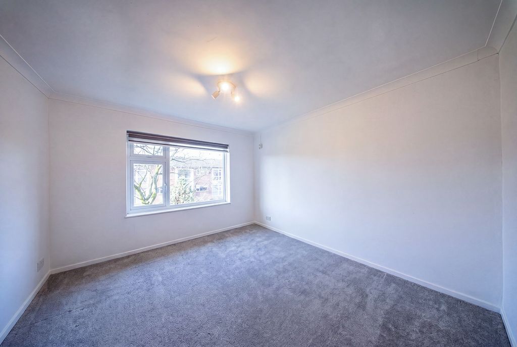 Property photo 3 of 7 Bedroom One Unfurnished